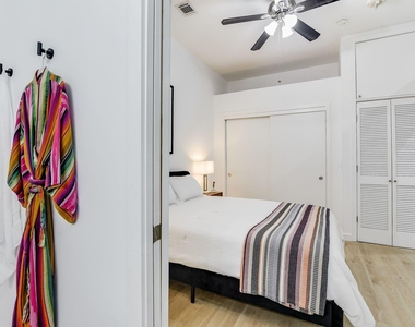 507 Sabine St - Photo Thumbnail 13