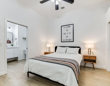 507 Sabine St - Photo Thumbnail 9