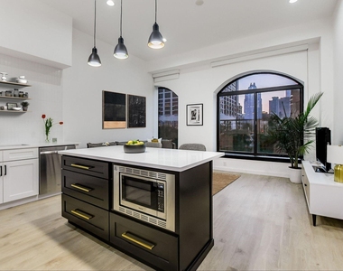 507 Sabine St - Photo Thumbnail 6