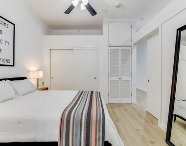 507 Sabine St - Photo Thumbnail 10