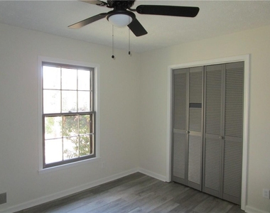 3730 Newport Drive - Photo Thumbnail 38
