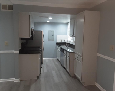 6900 Roswell Road - Photo Thumbnail 5