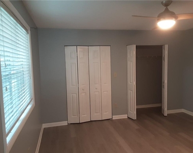 6900 Roswell Road - Photo Thumbnail 11