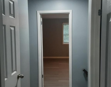 6900 Roswell Road - Photo Thumbnail 14