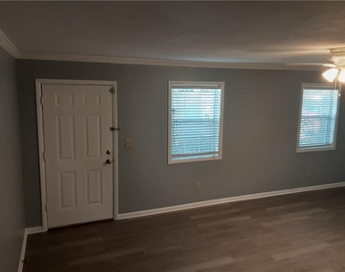 6900 Roswell Road - Photo Thumbnail 8
