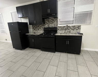 8253 S Brandon Avenue - Photo Thumbnail 1