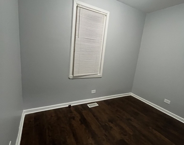 8253 S Brandon Avenue - Photo Thumbnail 3