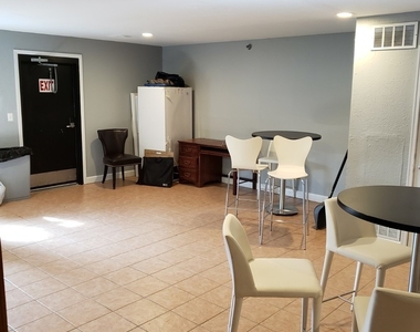 908 Greenbrier Road - Photo Thumbnail 7
