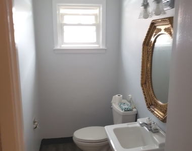 908 Greenbrier Road - Photo Thumbnail 5