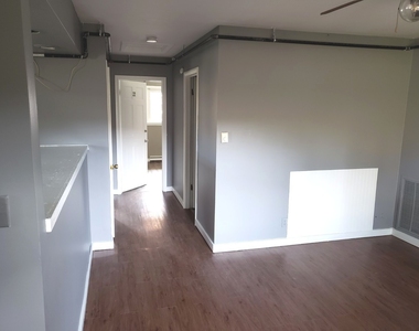 908 Greenbrier Road - Photo Thumbnail 11