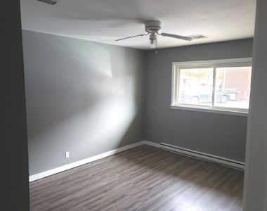 908 Greenbrier Road - Photo Thumbnail 3