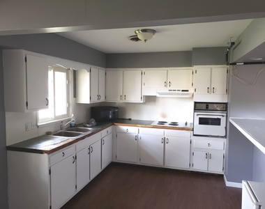 908 Greenbrier Road - Photo Thumbnail 9