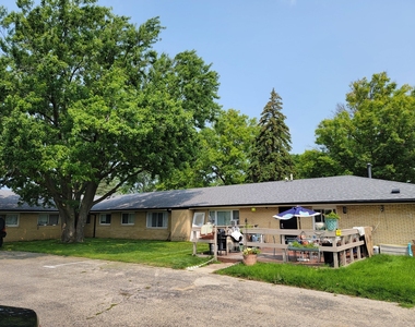 908 Greenbrier Road - Photo Thumbnail 1