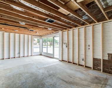 401 E Main Street - Photo Thumbnail 8