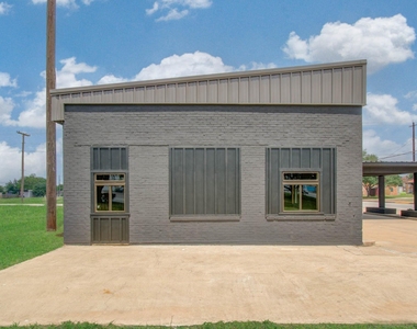 401 E Main Street - Photo Thumbnail 5