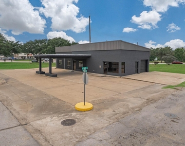 401 E Main Street - Photo Thumbnail 6