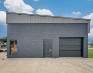 401 E Main Street - Photo Thumbnail 2
