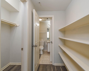 6289 Wilcrest Drive - Photo Thumbnail 14