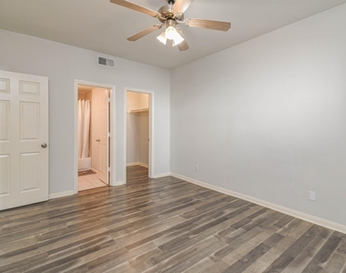 6289 Wilcrest Drive - Photo Thumbnail 11