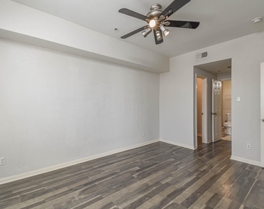 6289 Wilcrest Drive - Photo Thumbnail 9