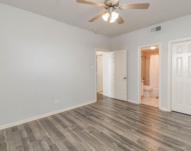 6289 Wilcrest Drive - Photo Thumbnail 12