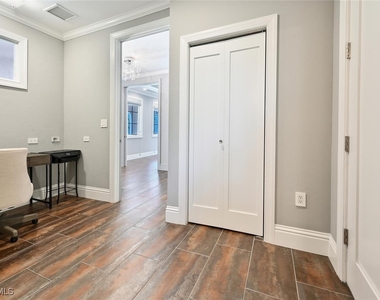 433 5th Street S - Photo Thumbnail 3