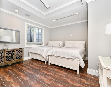 433 5th Street S - Photo Thumbnail 5