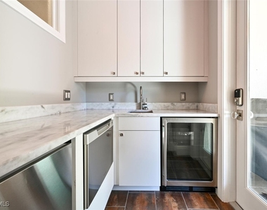 433 5th Street S - Photo Thumbnail 7
