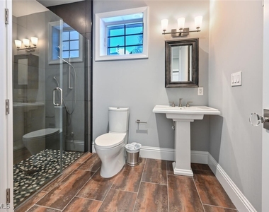 433 5th Street S - Photo Thumbnail 4