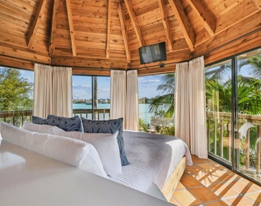 7147 La Lenaire Drive - Photo Thumbnail 6