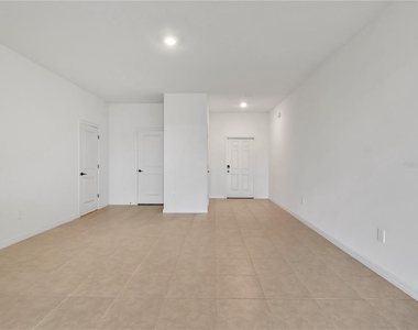 11331 E 65th Terrace - Photo Thumbnail 4