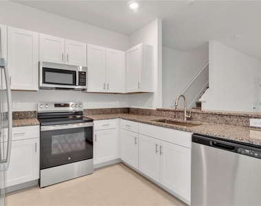 11331 E 65th Terrace - Photo Thumbnail 6