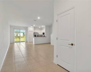 11331 E 65th Terrace - Photo Thumbnail 2