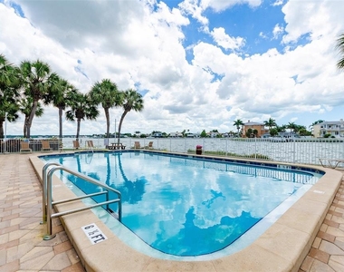 240 Sand Key Estates Drive - Photo Thumbnail 33