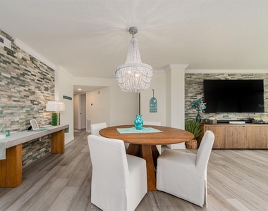 240 Sand Key Estates Drive - Photo Thumbnail 15