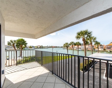 240 Sand Key Estates Drive - Photo Thumbnail 7
