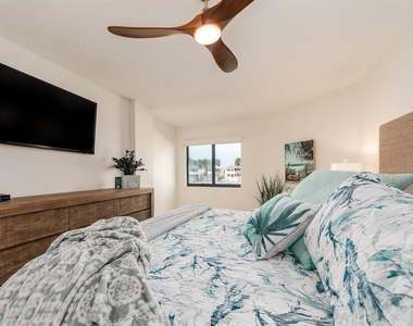 240 Sand Key Estates Drive - Photo Thumbnail 17