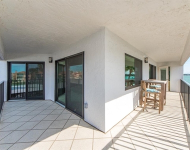 240 Sand Key Estates Drive - Photo Thumbnail 9