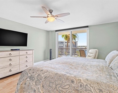 1660 Gulf Boulevard - Photo Thumbnail 17
