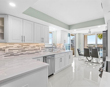 1660 Gulf Boulevard - Photo Thumbnail 10