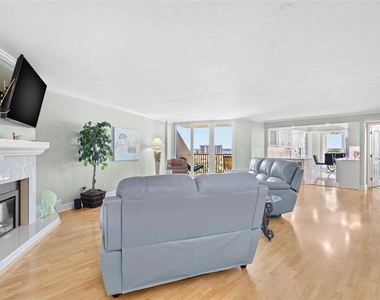 1660 Gulf Boulevard - Photo Thumbnail 7
