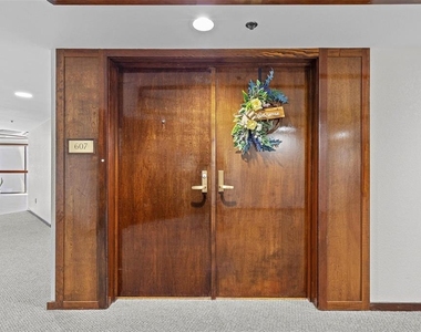 1660 Gulf Boulevard - Photo Thumbnail 3