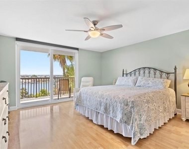 1660 Gulf Boulevard - Photo Thumbnail 15