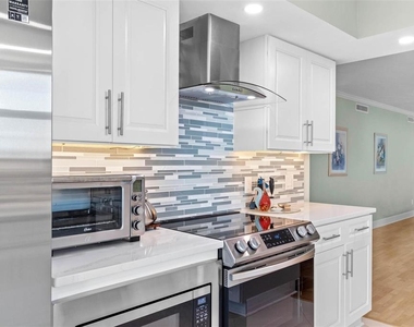 1660 Gulf Boulevard - Photo Thumbnail 12