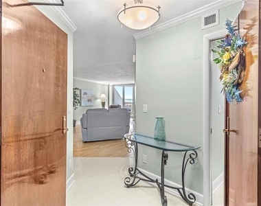 1660 Gulf Boulevard - Photo Thumbnail 4