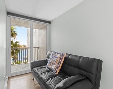 1660 Gulf Boulevard - Photo Thumbnail 25