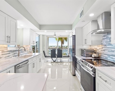 1660 Gulf Boulevard - Photo Thumbnail 9