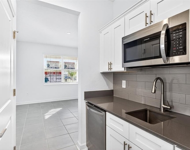 2619 Peace Of Mind Avenue - Photo Thumbnail 19