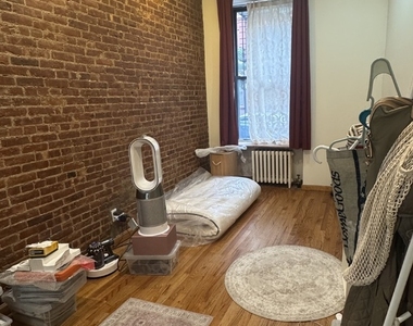 318 East 93rd Street - Photo Thumbnail 4