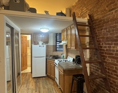 318 East 93rd Street - Photo Thumbnail 3